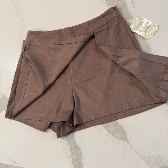 Altar’d State NWT Crossover Faux Suede Mini Skort Skirt Women's Large Mushroom - Picture 3 of 8